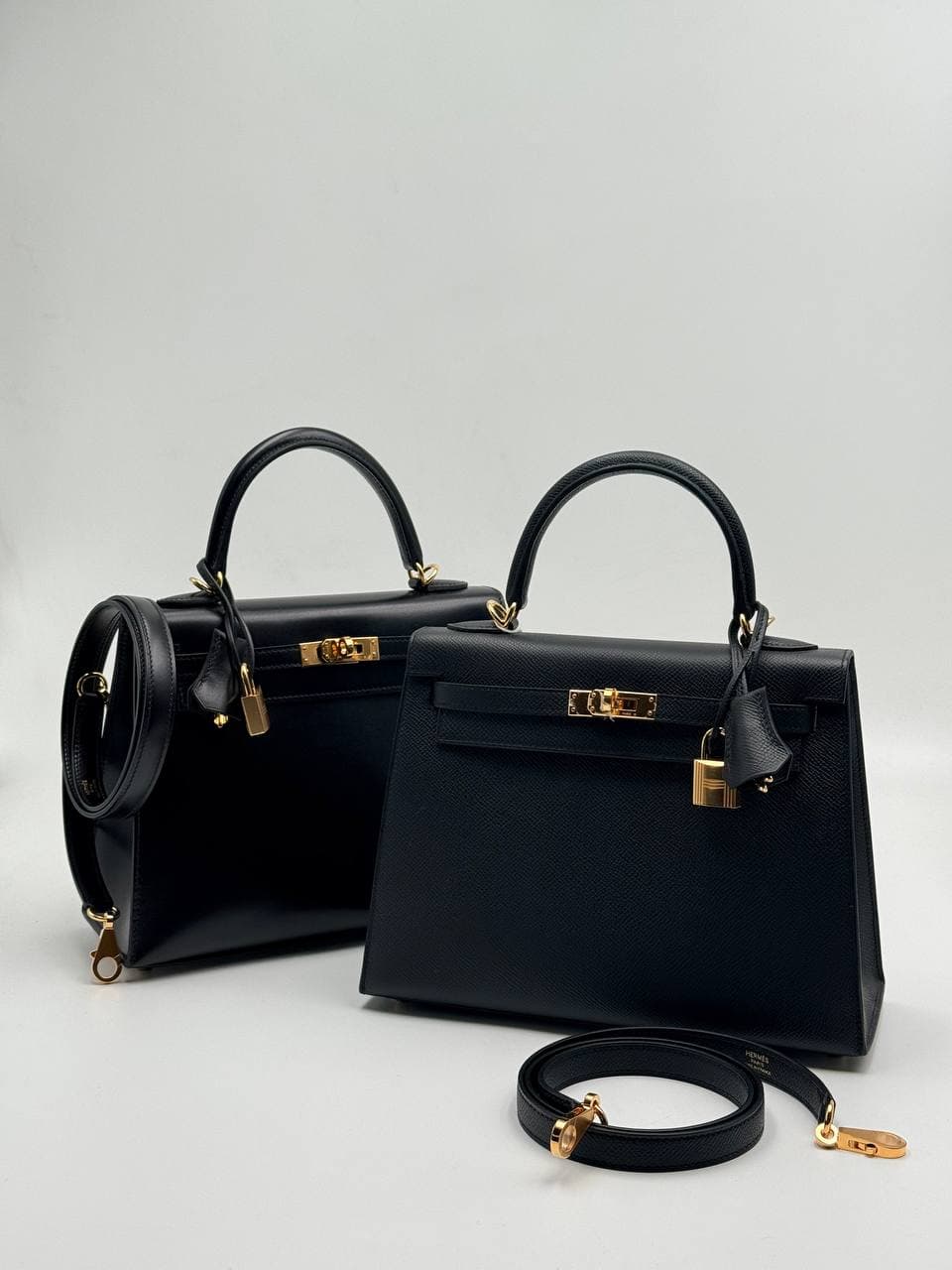Hermès Kelly 25 Sellier Noir Box calf with gold lock, clochette and strap