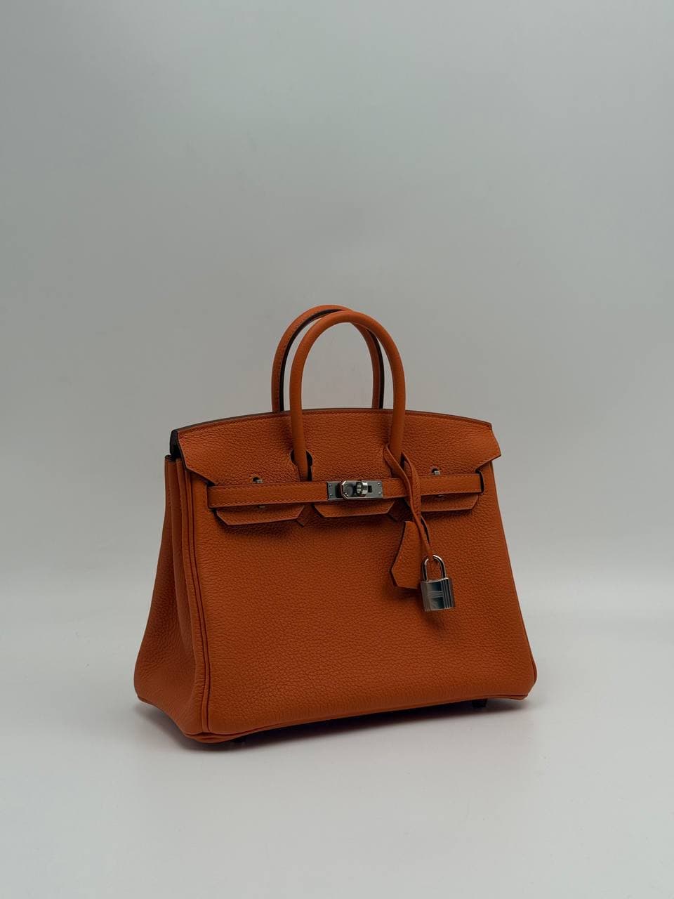 Hermès Birkin 25 Orange H Togo front with palladium hardware