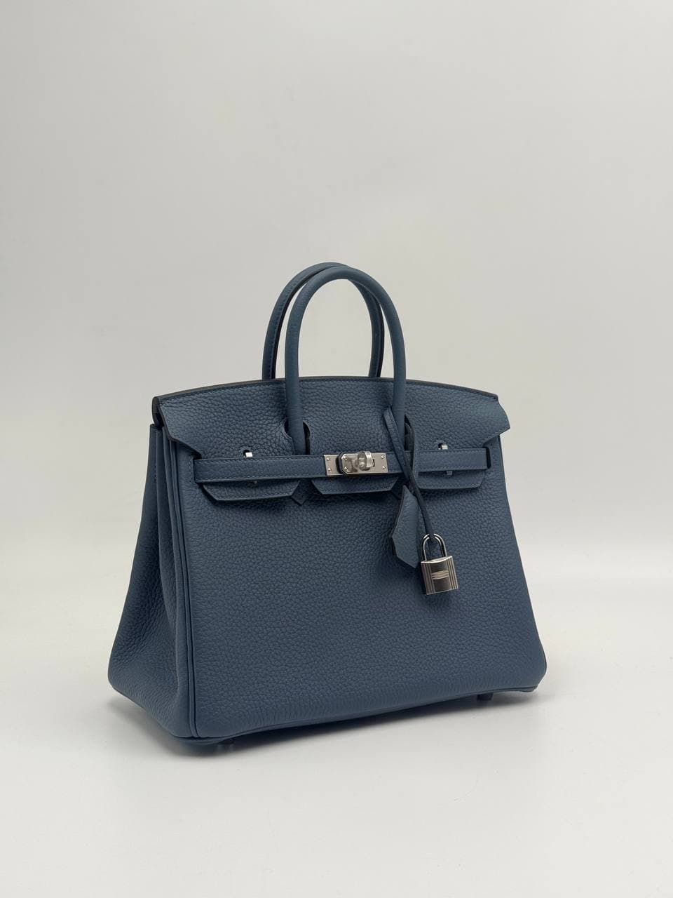 Hermès Birkin 25 Bleu Tempête Togo front with lock and clochette