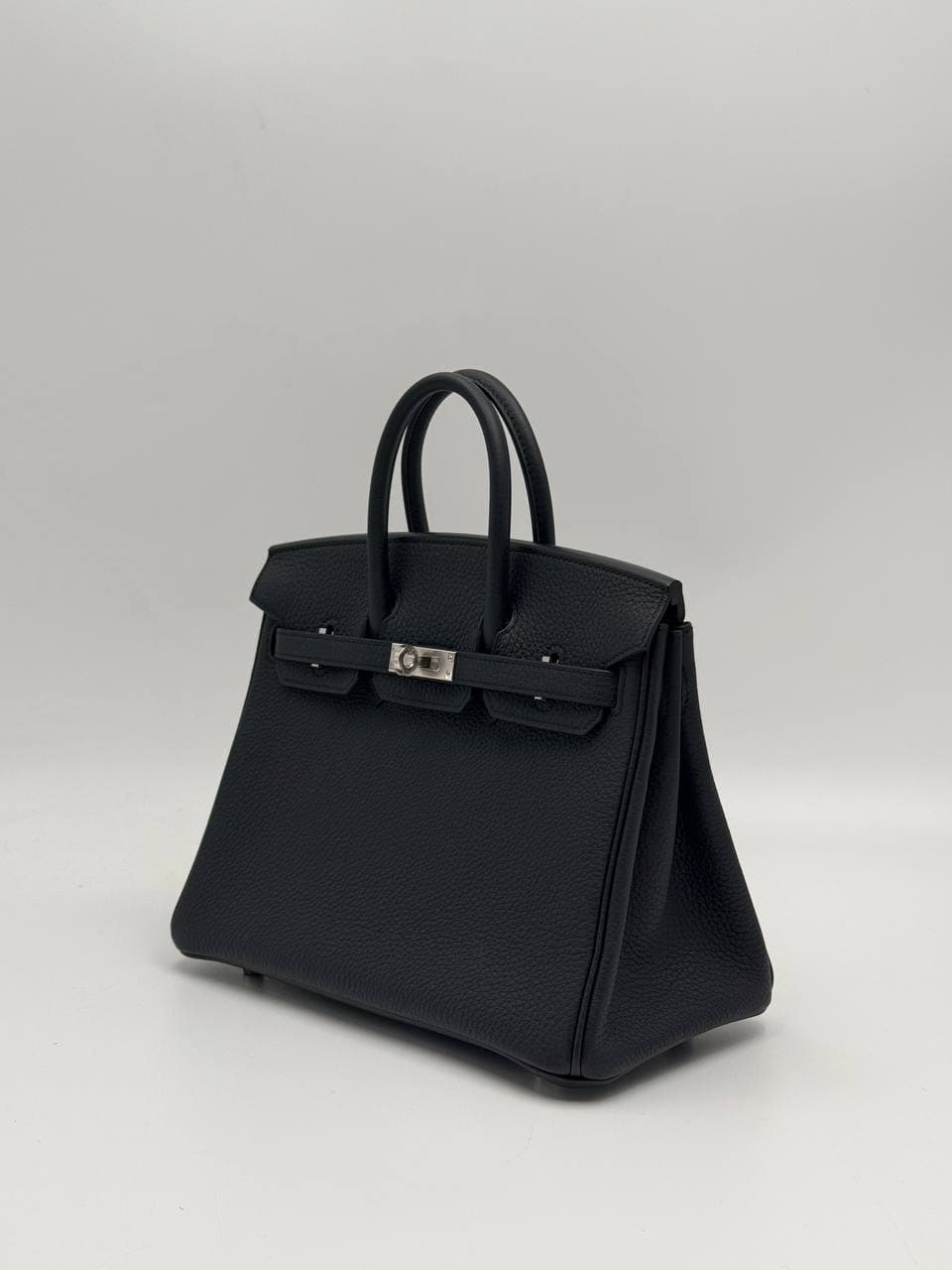 Hermès Birkin 25 Noir Togo front with palladium hardware — 2