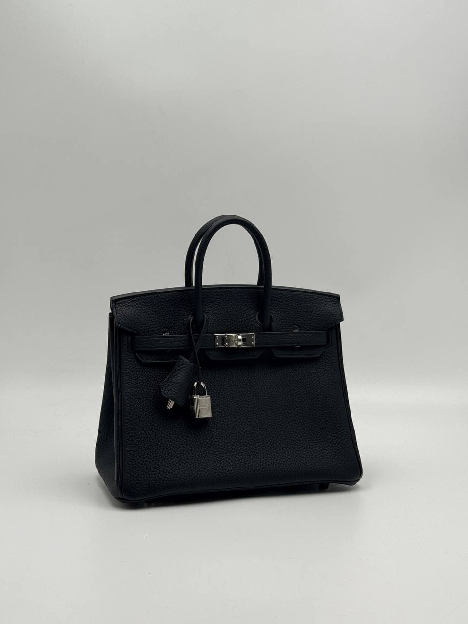 Hermès Birkin 25 Noir Togo front with palladium hardware