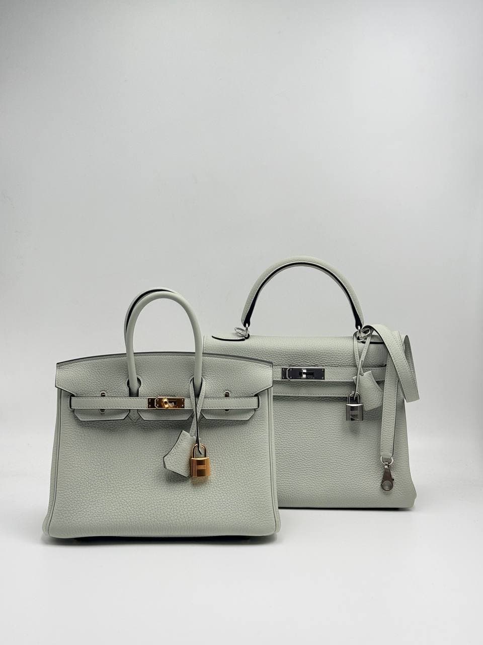 Hermès Birkin 25 Gris Névé Togo front with gold lock and clochette