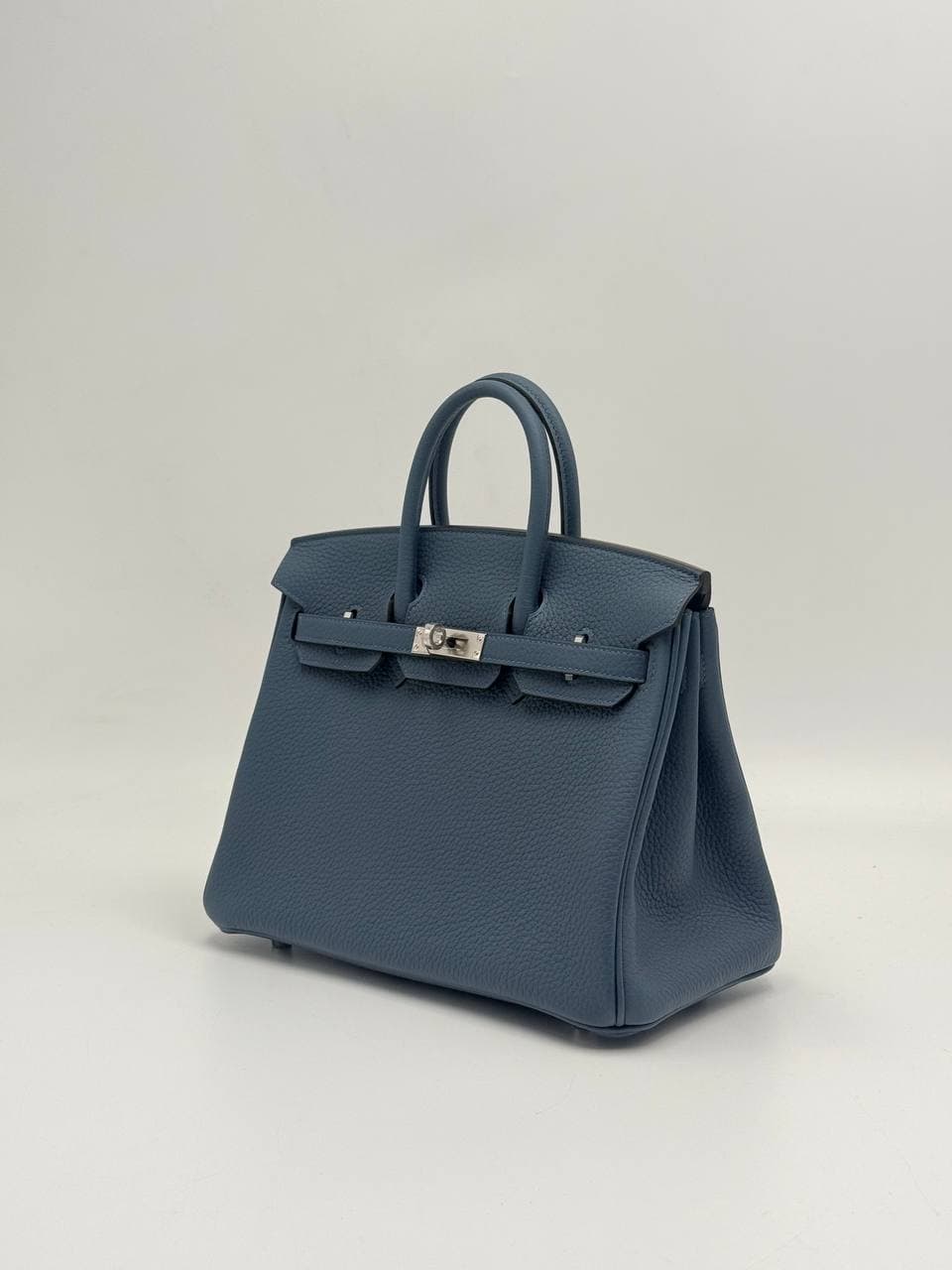 Hermès Birkin 25 Bleu Tempête Togo front with lock and clochette — 3