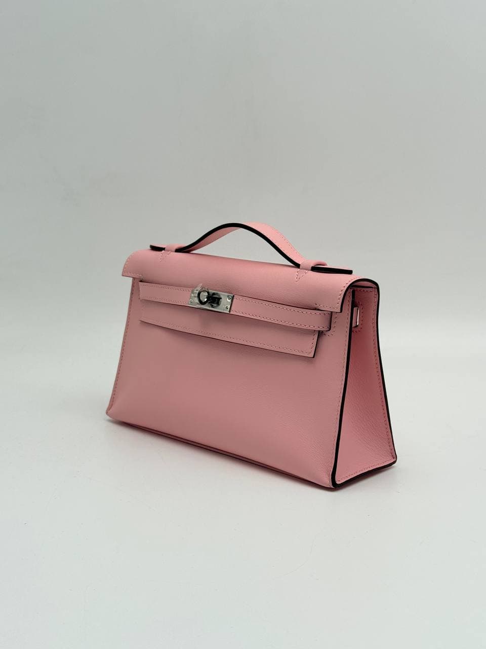 Hermès Kelly Pochette Rose Sakura Swift side view with palladium hardware