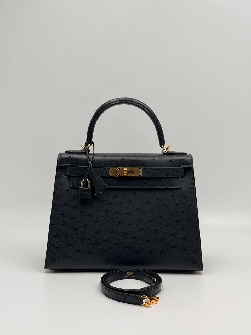 Hermès Kelly 28 Sellier Noir ostrich front with gold hardware and strap