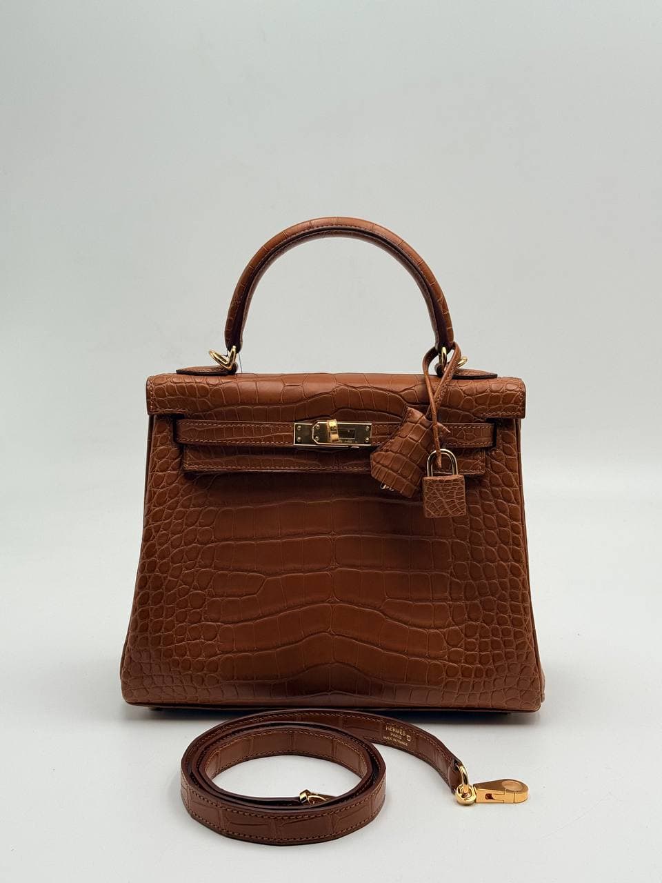 Hermès Kelly 25 Gold matte alligator front with gold hardware