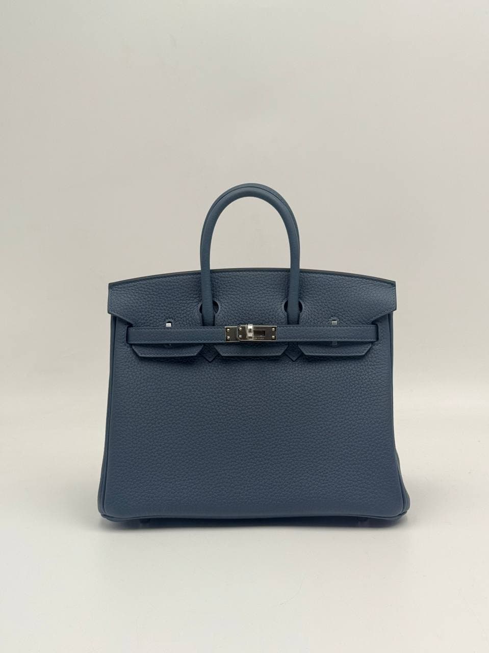 Hermès Birkin 25 Bleu Tempête Togo front with lock and clochette — 2