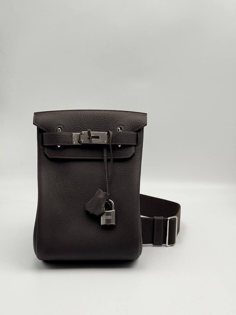 Hermès Hac à Dos PM Bai Brun Togo front with padlock and strap