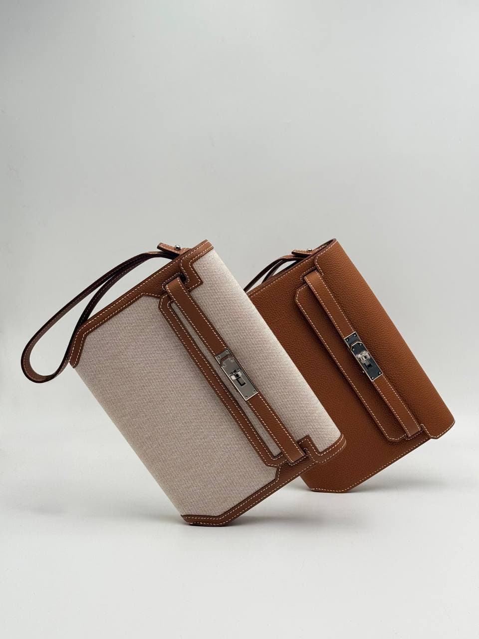 Hermès Kelly Dépêches 25 Pouch Gold Togo front with wrist strap — 2